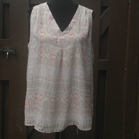 tabitha webb Tops - Tabitha Webb L Gold Accent Floral Print V-Neck NEW